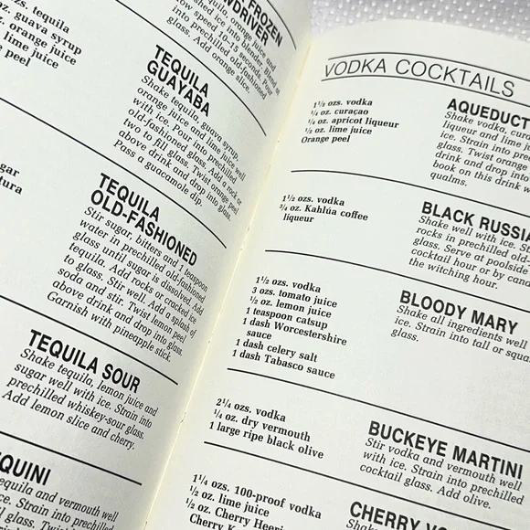 VTG. 70’s Playboy's Host & Bar Book -Hardcover - Picture 6 of 14